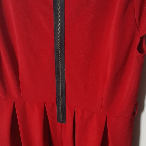 Red dress - Picture 4 of 4